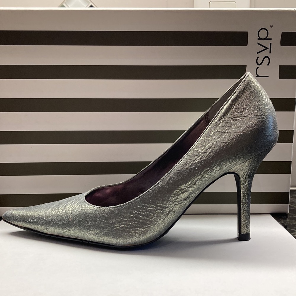 RSVP size 6 textured leather pewter/metallic 3 1/2” heels